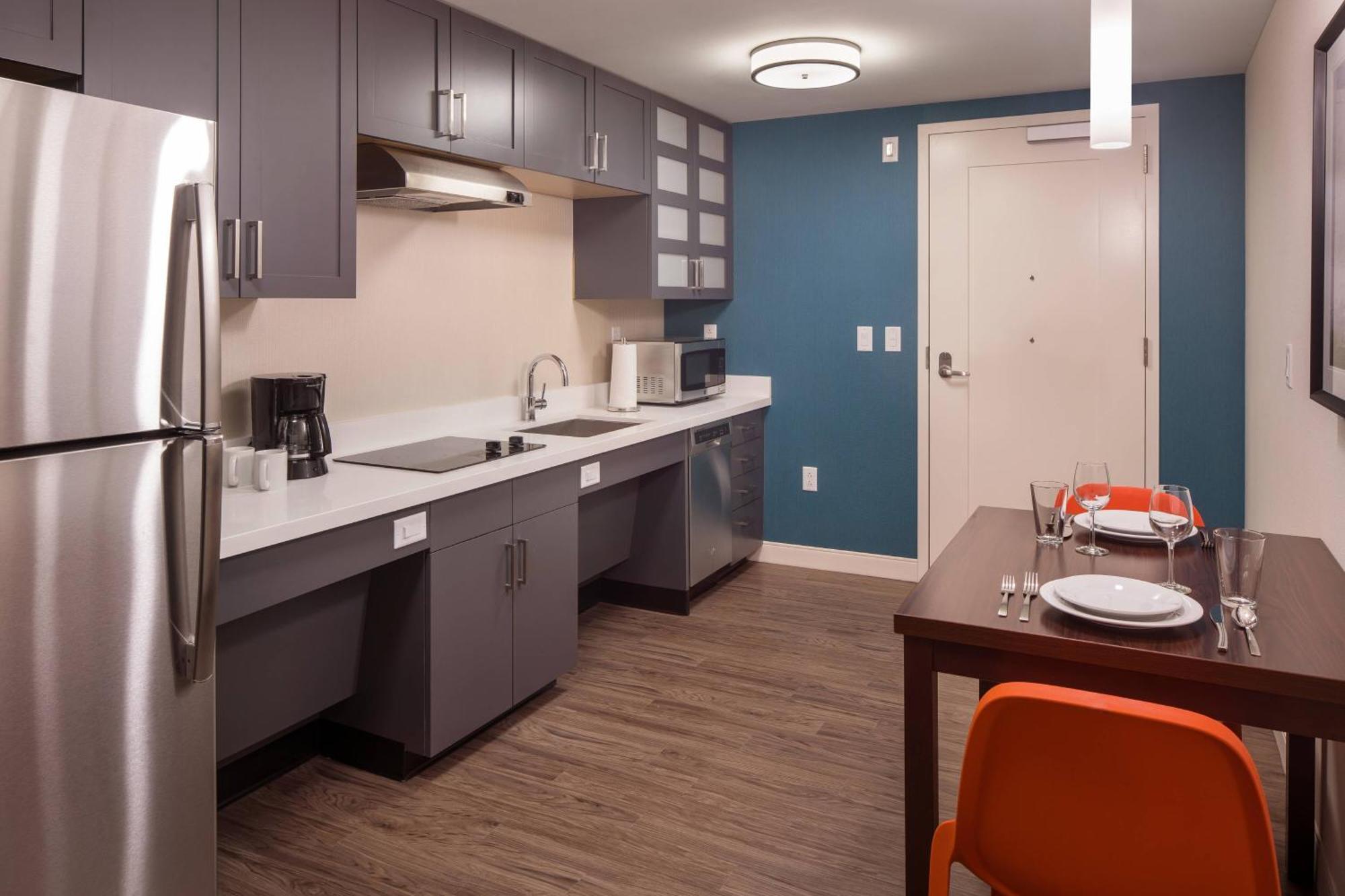 Capitol Hill/navy Yard 3*